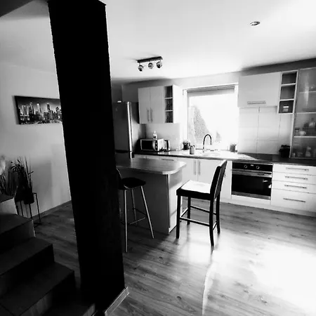 Pod Sosnami Miedzylesie 6os منزل للإقامة