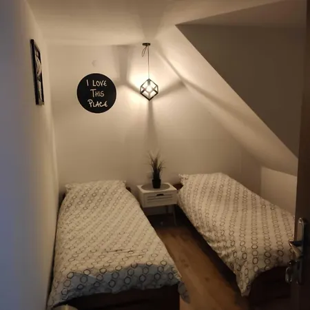 Pod Sosnami Międzylesie Kwatera prywatna *